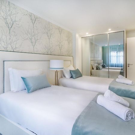Whome City Chic Escape: Your Stylish Haven In Downtown Lisbona Esterno foto