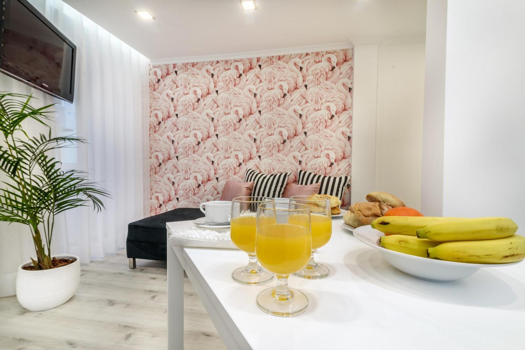 Whome City Chic Escape: Your Stylish Haven In Downtown Lisbona Esterno foto