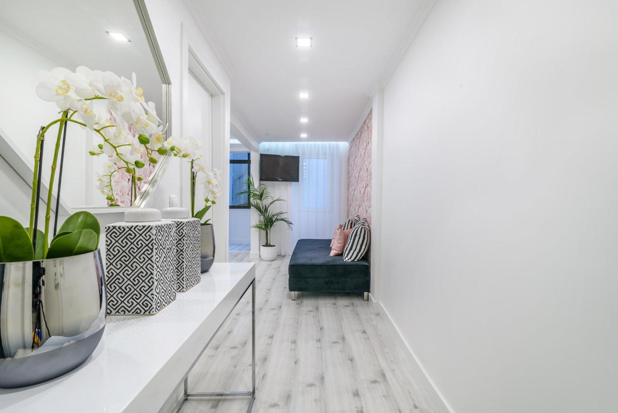 Whome City Chic Escape: Your Stylish Haven In Downtown Lisbona Esterno foto