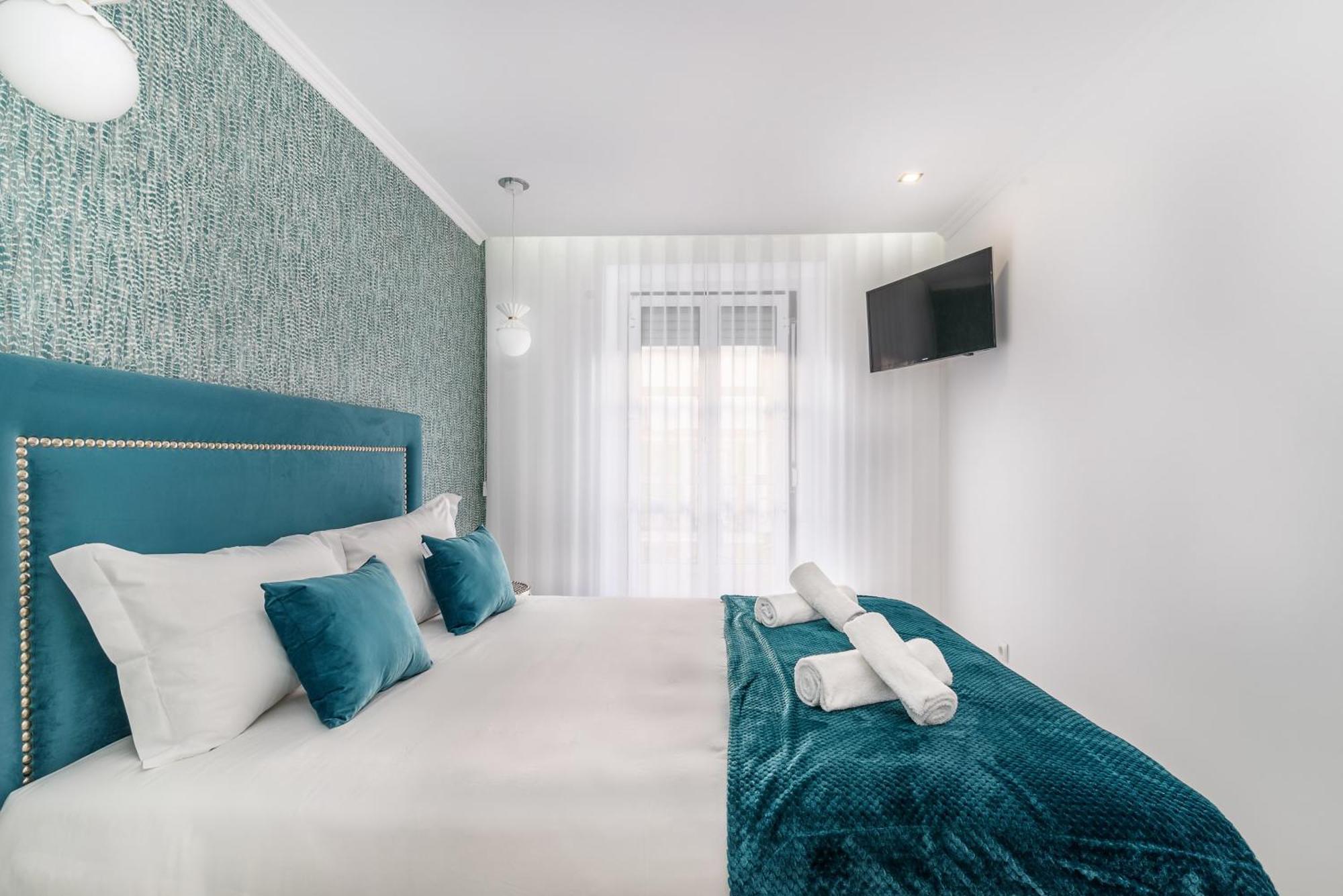Whome City Chic Escape: Your Stylish Haven In Downtown Lisbona Esterno foto