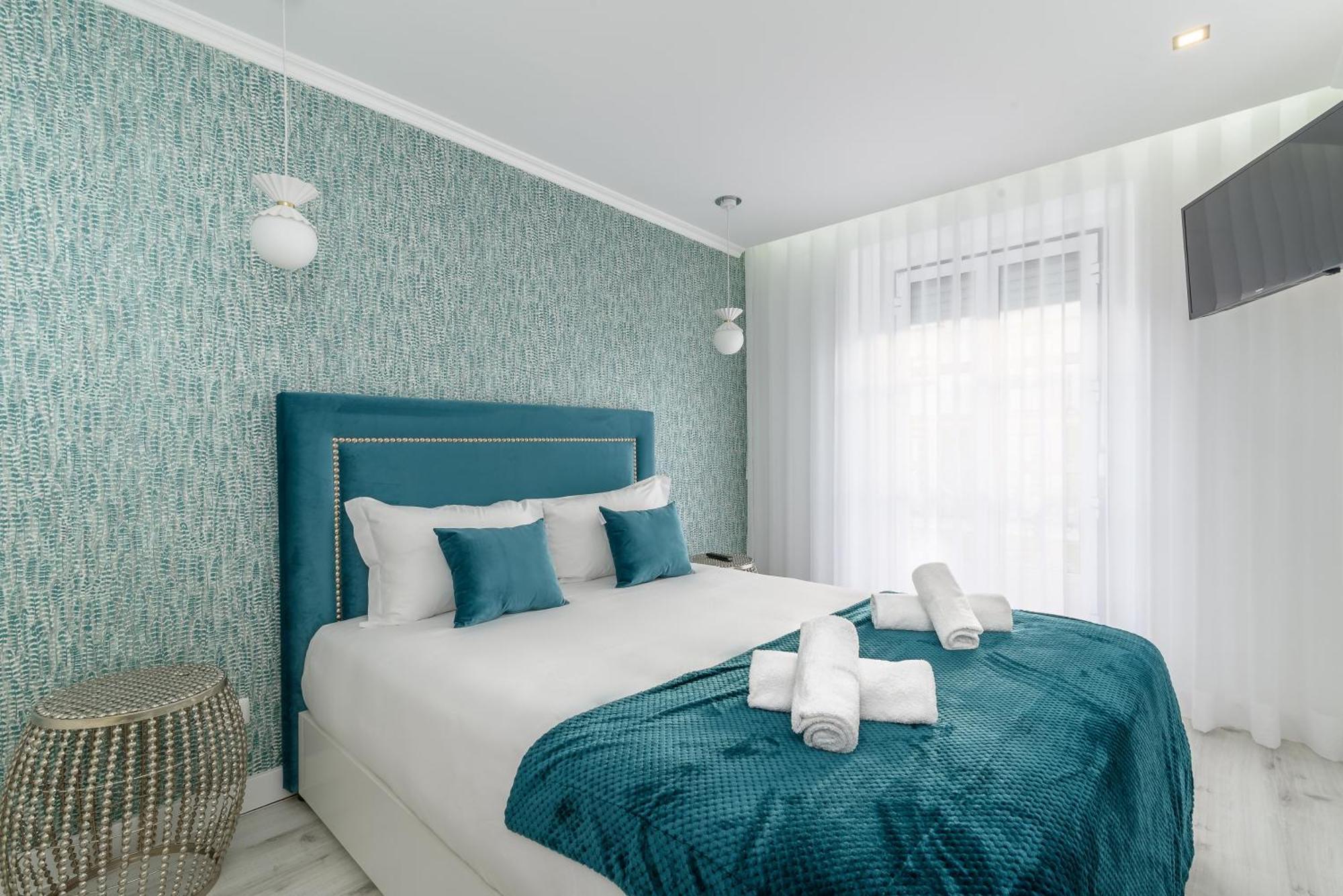 Whome City Chic Escape: Your Stylish Haven In Downtown Lisbona Esterno foto