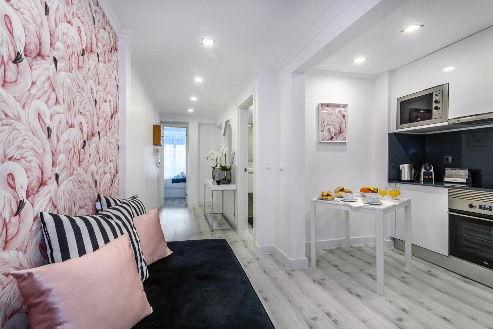 Whome City Chic Escape: Your Stylish Haven In Downtown Lisbona Esterno foto