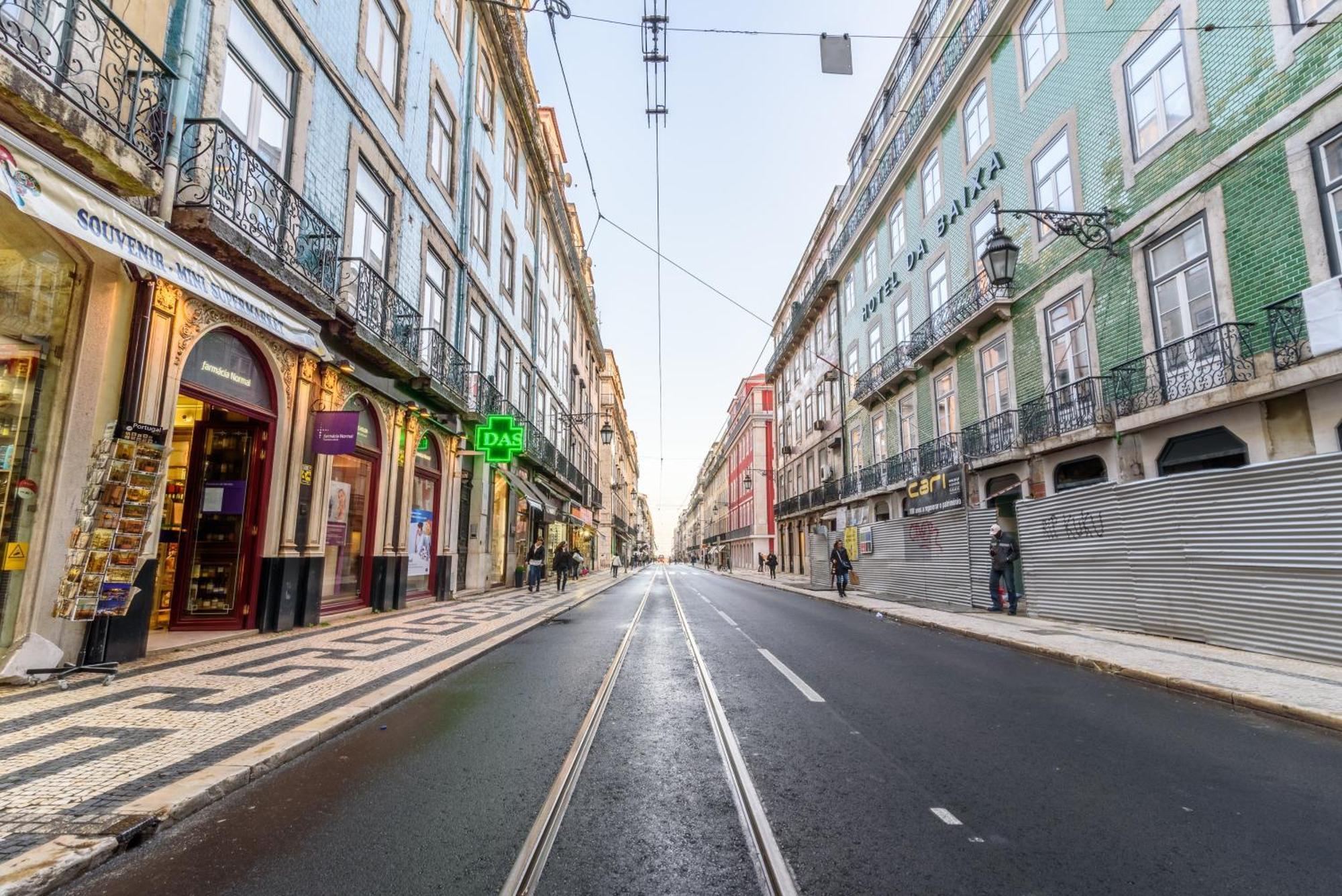 Whome City Chic Escape: Your Stylish Haven In Downtown Lisbona Esterno foto