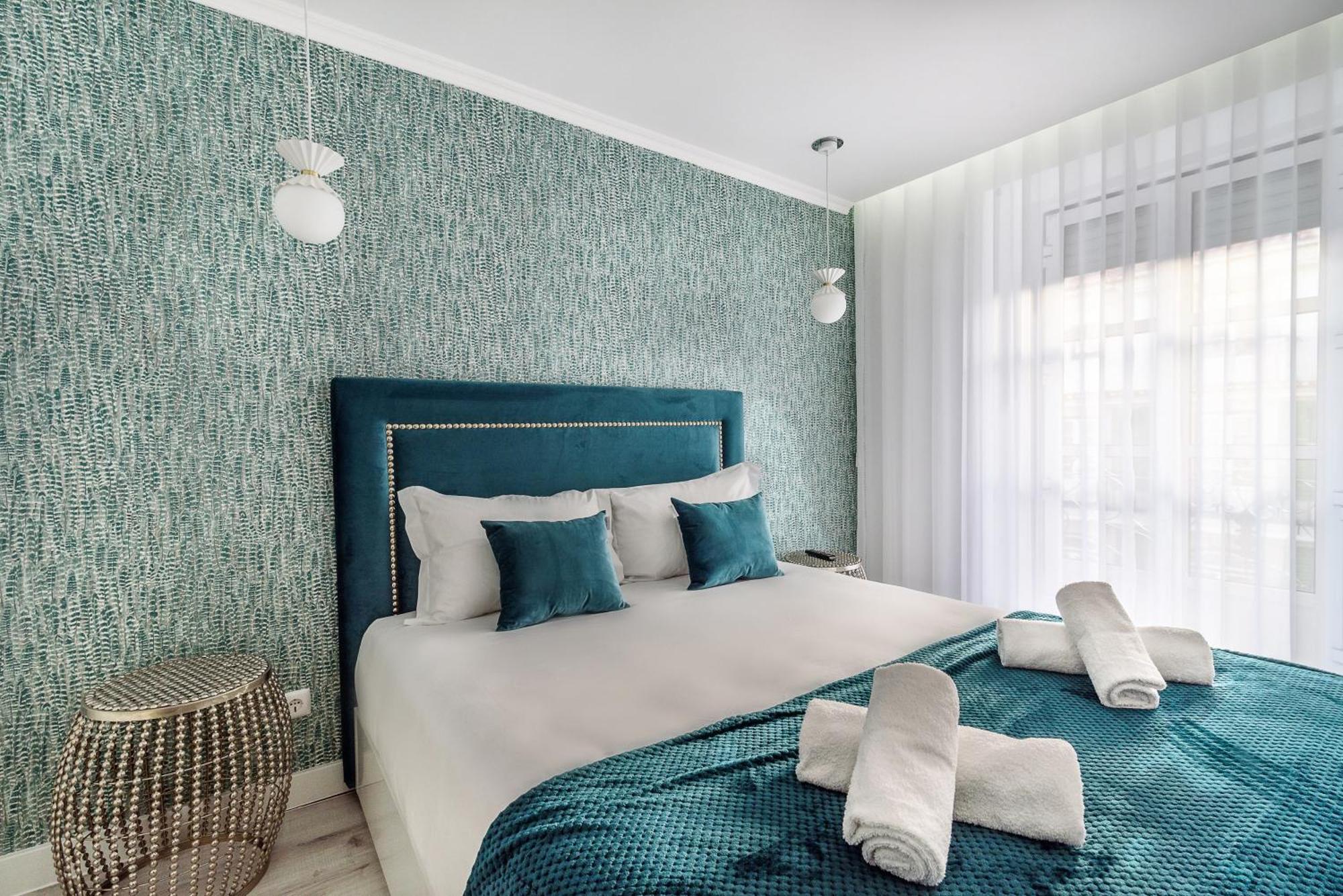 Whome City Chic Escape: Your Stylish Haven In Downtown Lisbona Esterno foto