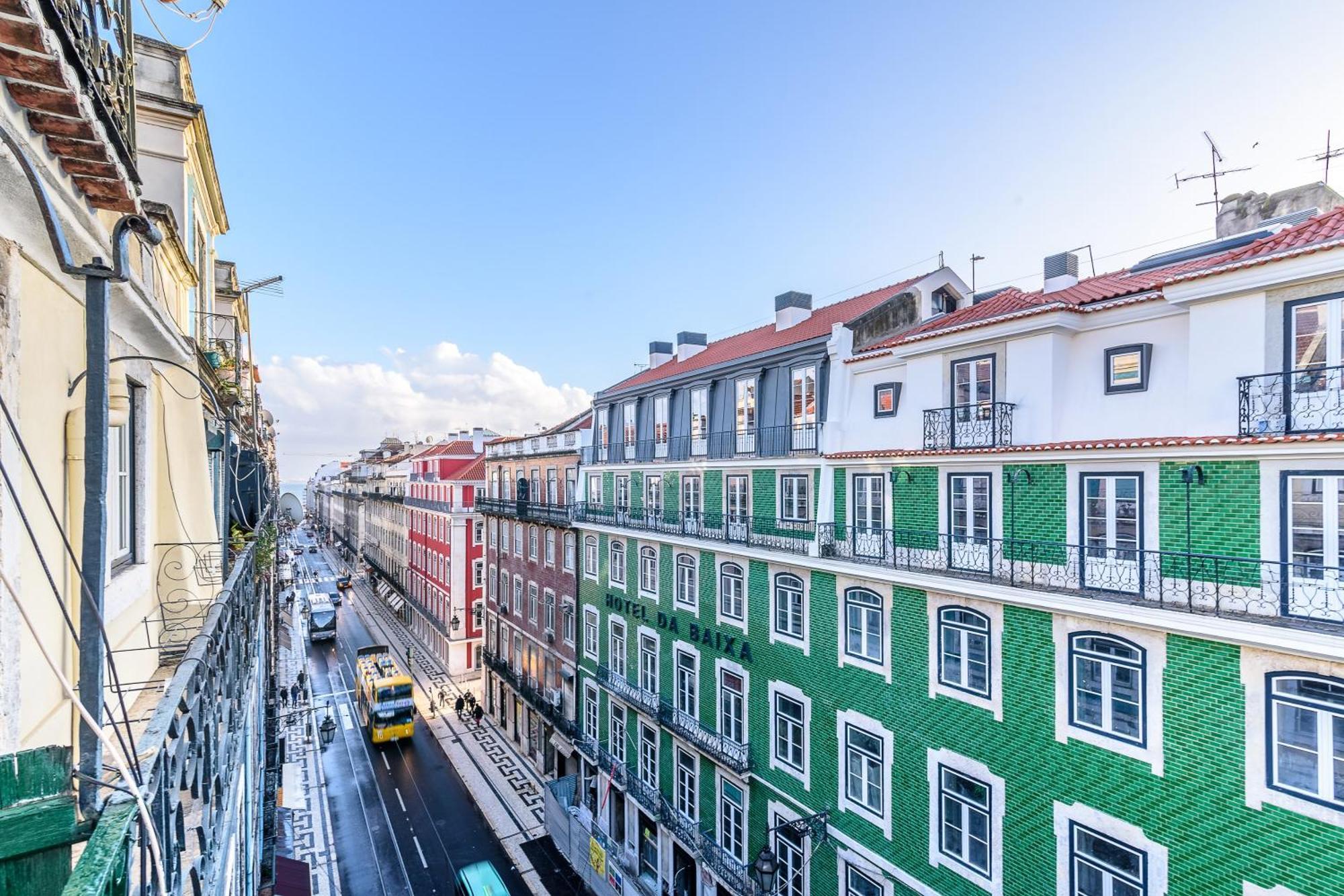 Whome City Chic Escape: Your Stylish Haven In Downtown Lisbona Esterno foto